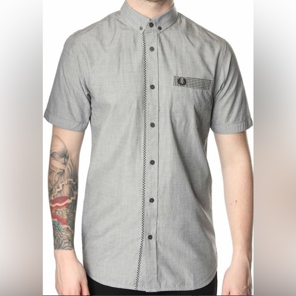 Fred Perry Shirt Men's Light Blue Short Sleeve Buttondown Shirt SportsWear - Picture 1 of 10